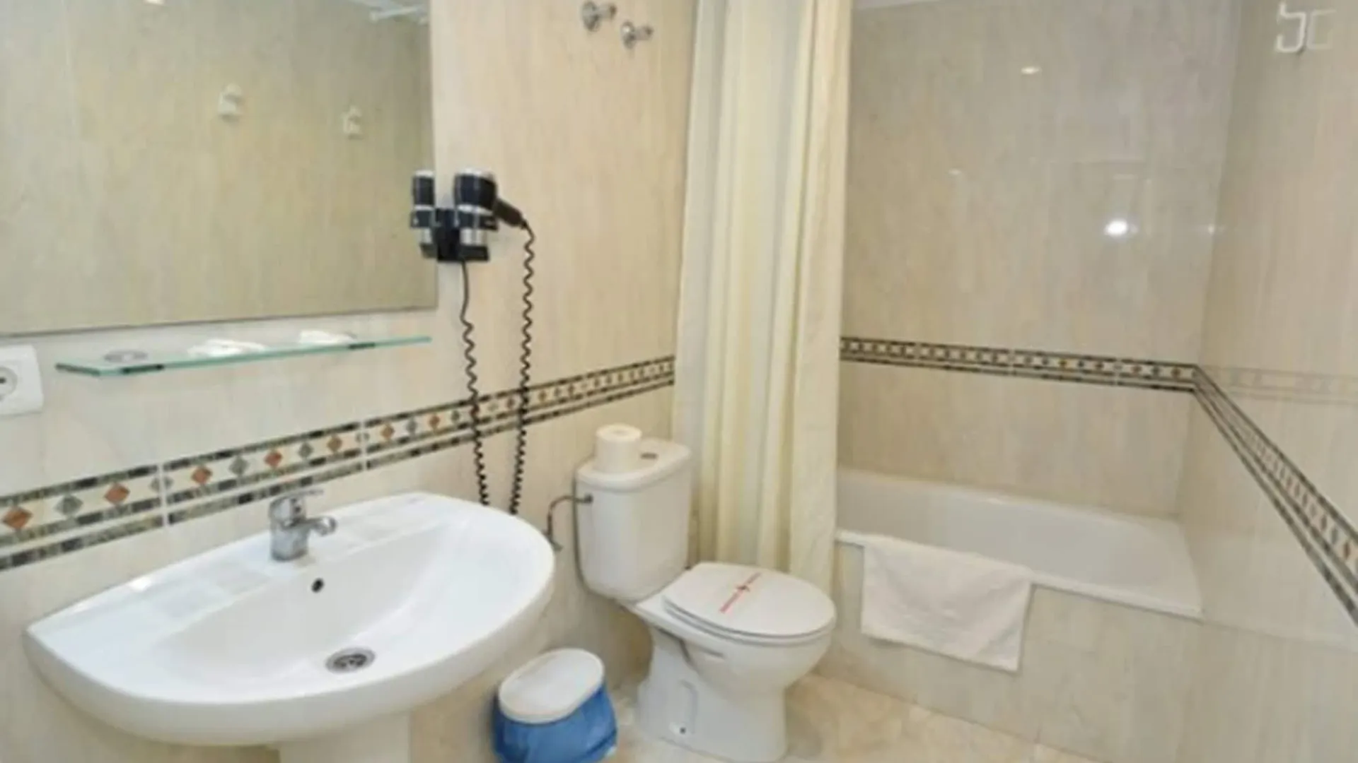 Apartamentos Hc Burriana Playa Nerja 0*,